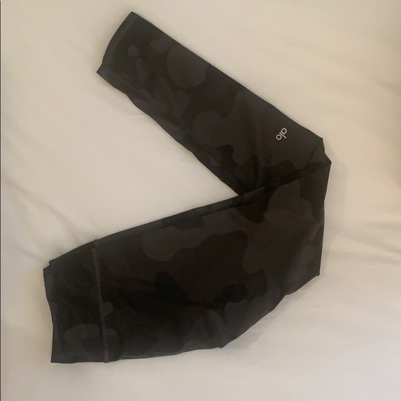 Alo Yoga Camo Leggings - Picture 4 of 5